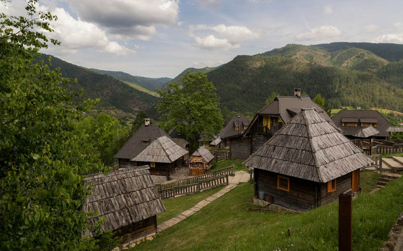 Unique Travel Experiences You Can’t Miss in Your Lifetime